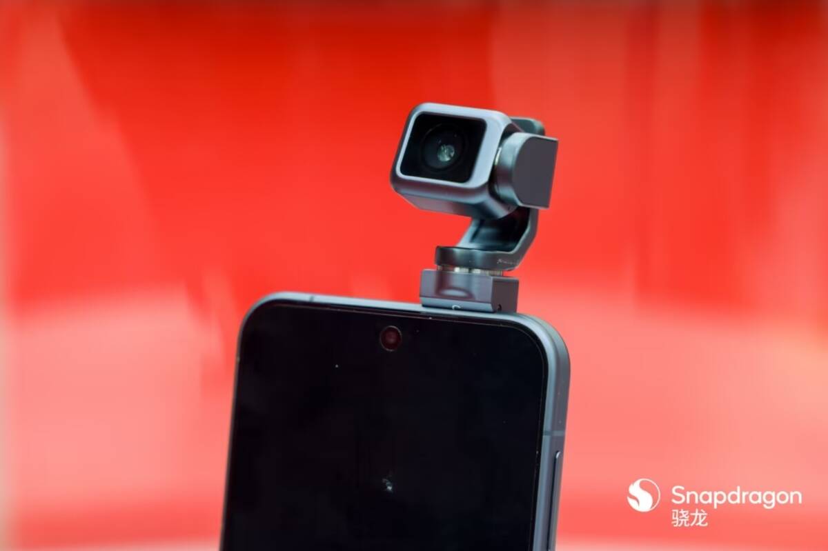 Honor показала Robot Phone із висувною камерою-«роботом»