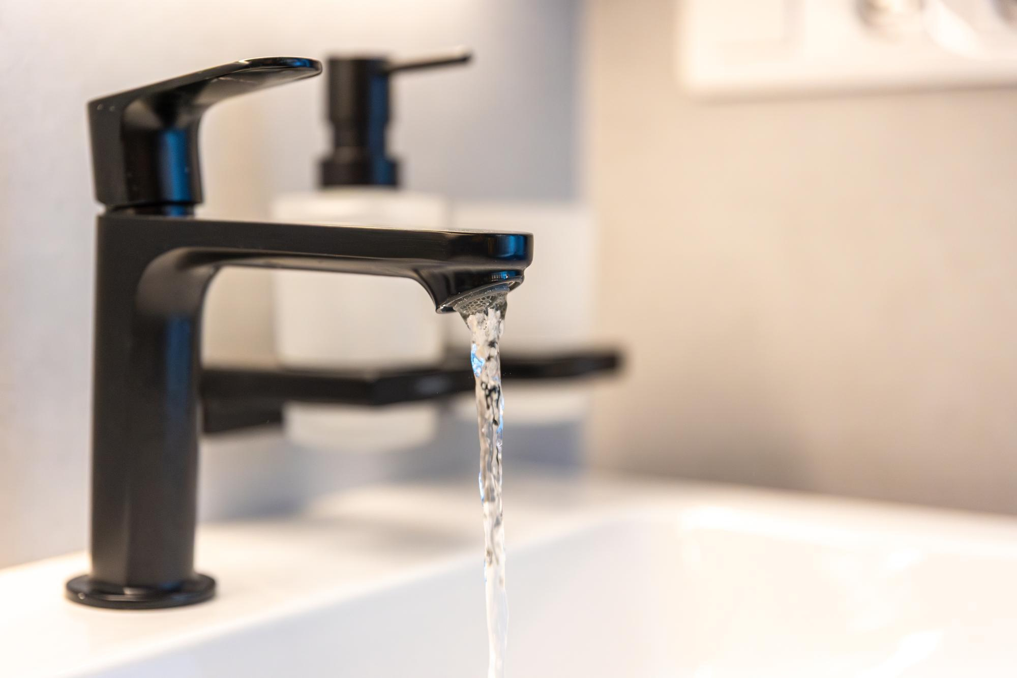 Забруднена водопровідна вода у трьох містах Вінницької області
