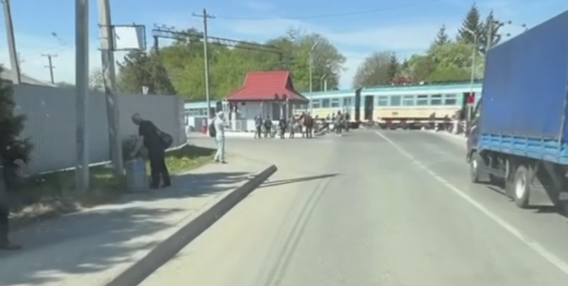 У Городку зійшов з рейок електропоїзд Львів–Мостиська: пасажирів евакуювали