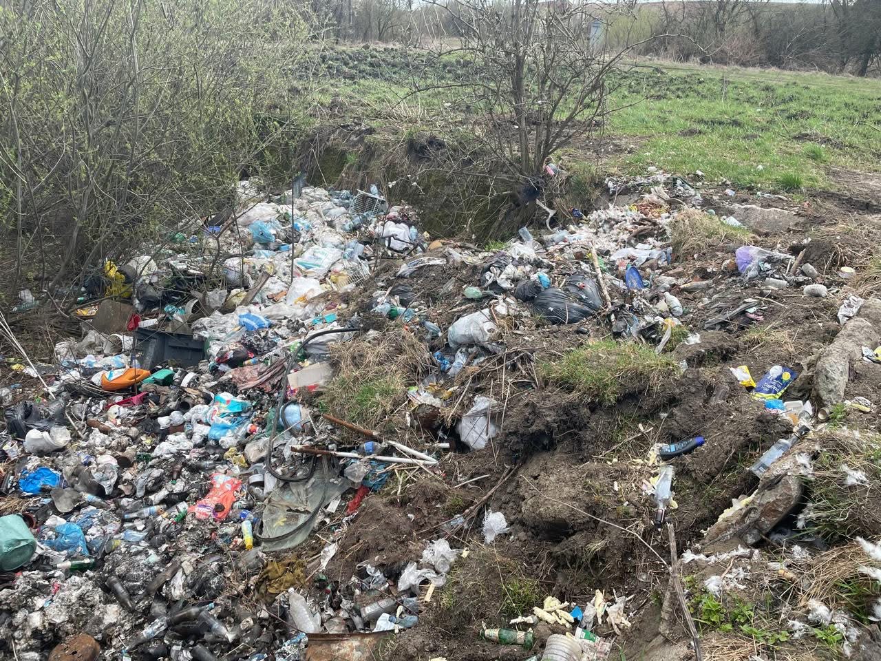 У Рудківській громаді прибрали стихійне сміттєзвалище