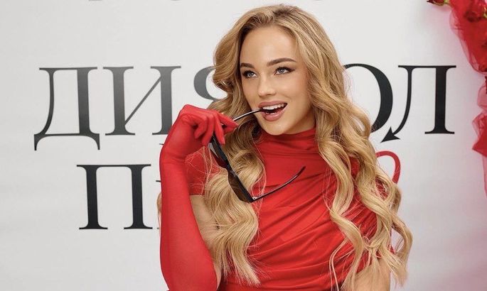 Lady in red: Білодід відвідала прем’єру нового голлівудського фільму. Фото