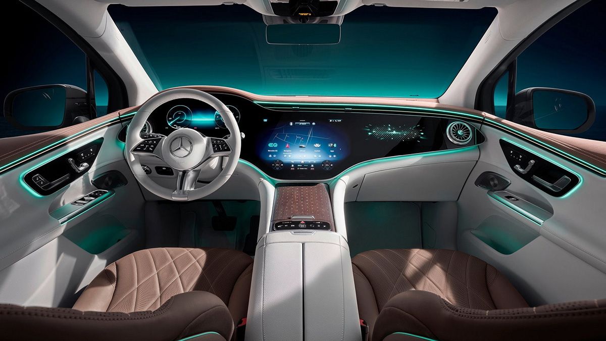 Mercedes-Benz повертає фізичні кнопки: великі екрани залишаться, але керування стане …