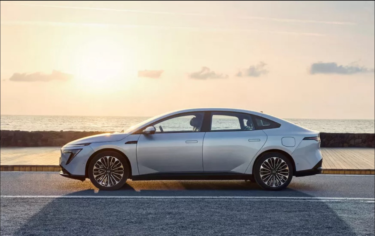 Nissan Primera відродять у варіанті електромобіля