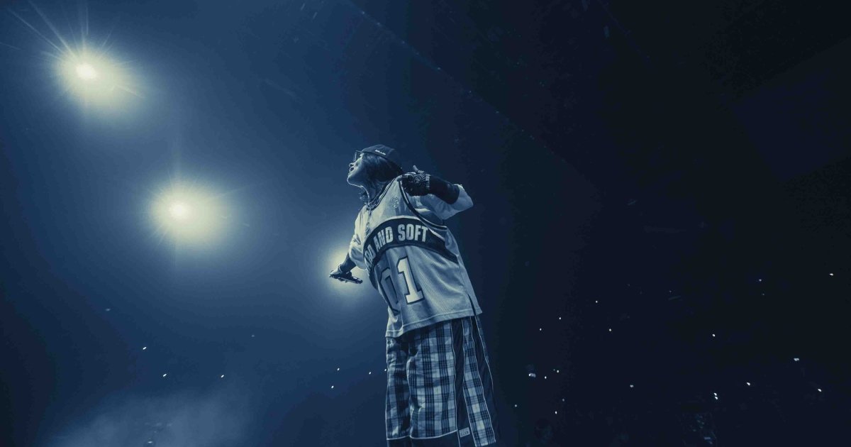 Paramount pictures презентує офіційний трейлер фільму-концерту "Біллі Айліш: Hit me …