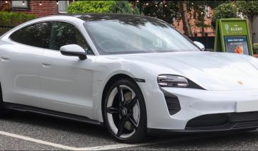 Porsche змінює стратегію: що стоїть за закриттям трьох підрозділів