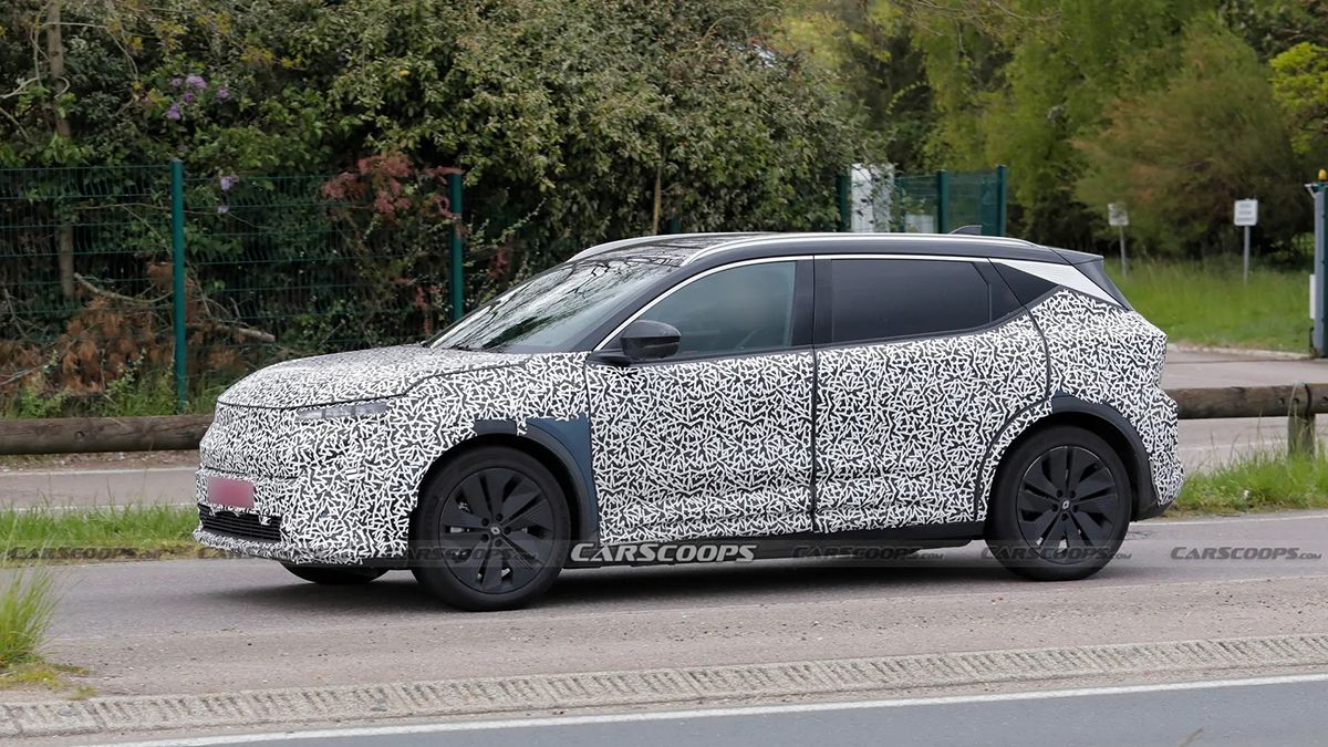 Renault Scenic E-Tech готують до фейсліфтингу: шпигунські фото