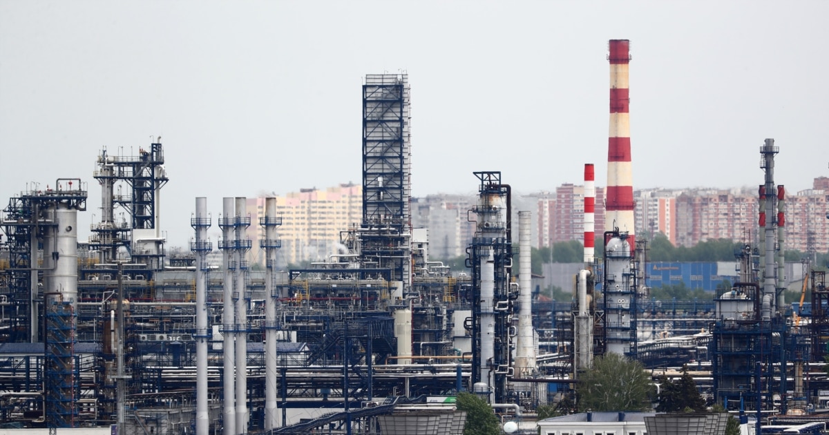 Reuters: НПЗ в Москве приостановил работу после украинской атаки
