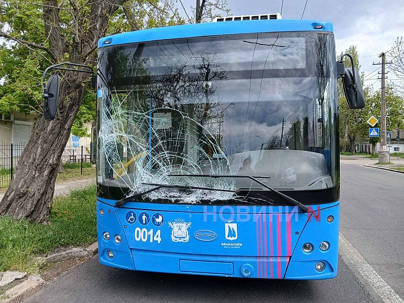 Suzuki не пропустив тролейбус у центрі Миколаєва