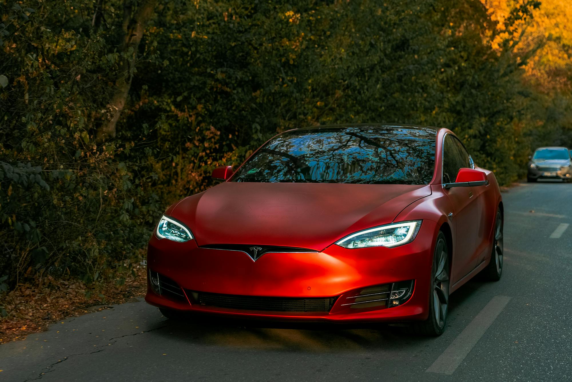Tesla оголосила масштабне відкликання авто через ризик аварій