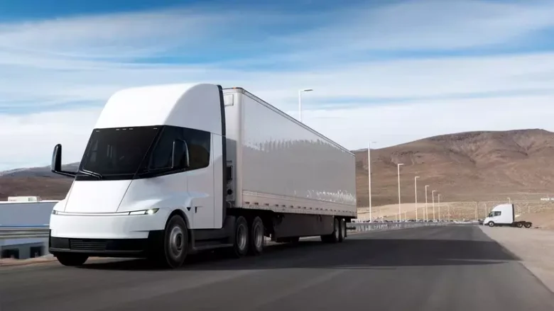 Tesla Semi переходить до масового виробництва: технічні характеристики та ціни