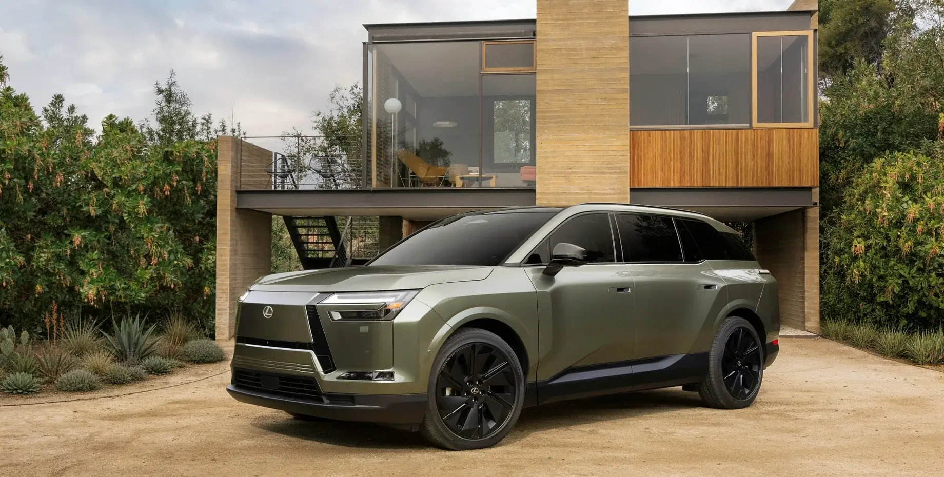 Toyota готує нову електричну платформу: Lexus вже показав преміальний SUV