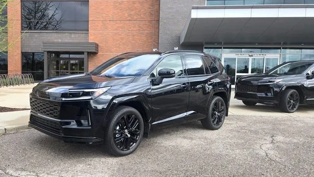 Toyota RAV4 2026: нова мультимедіа та Toyota Safety Sense 4.0