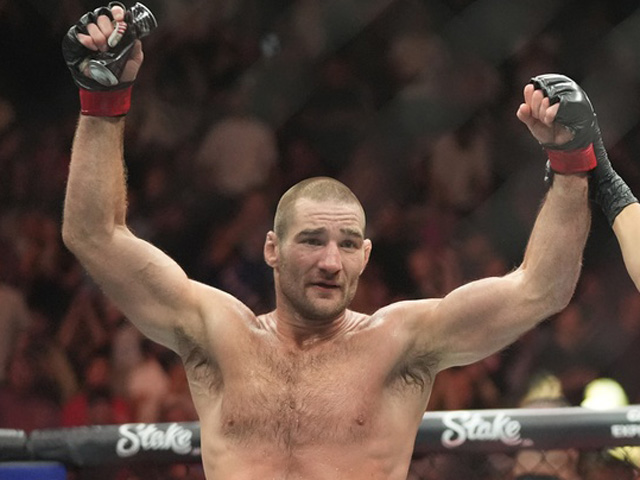 UFC. Стрикленд победил Чимаева