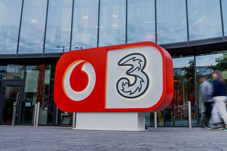 Vodafone купує 49% в найбільшому британському мобільному операторі за £4,3 …