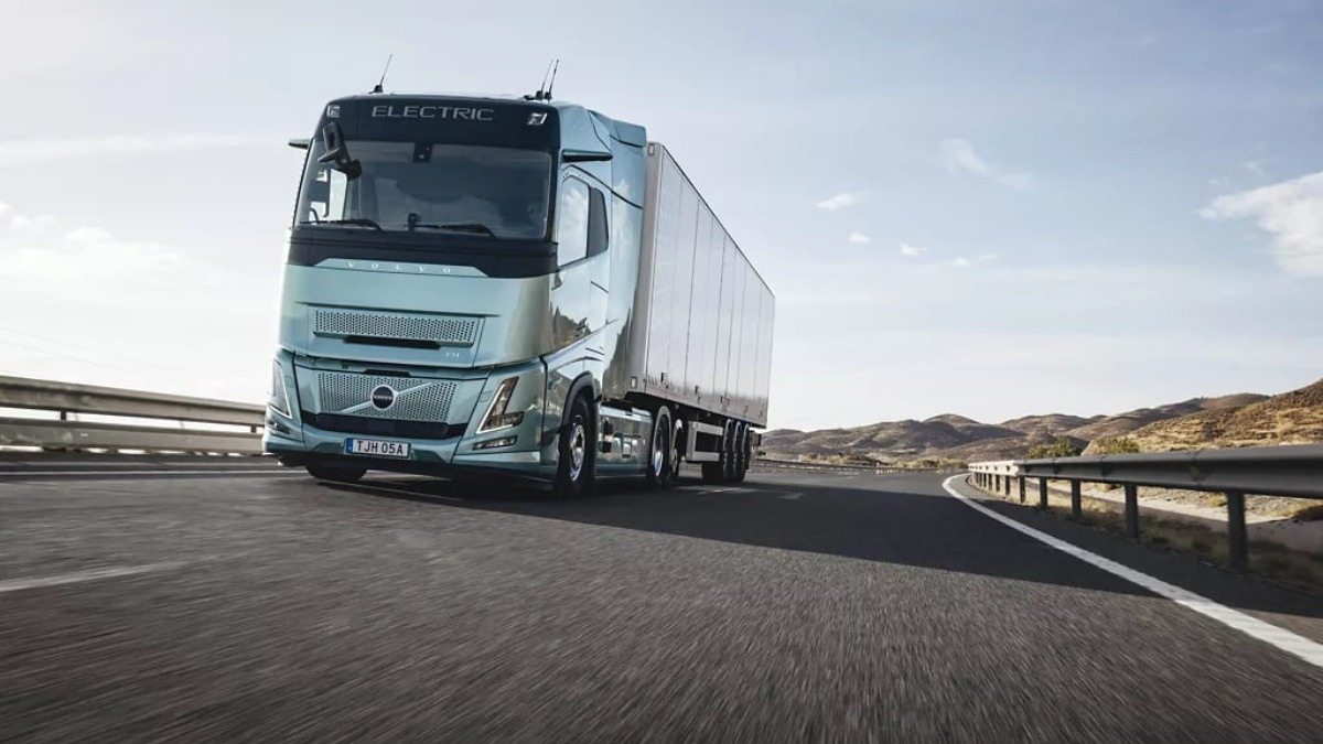 Volvo презентував нові електричні вантажівки із запасом ходу до 700 …