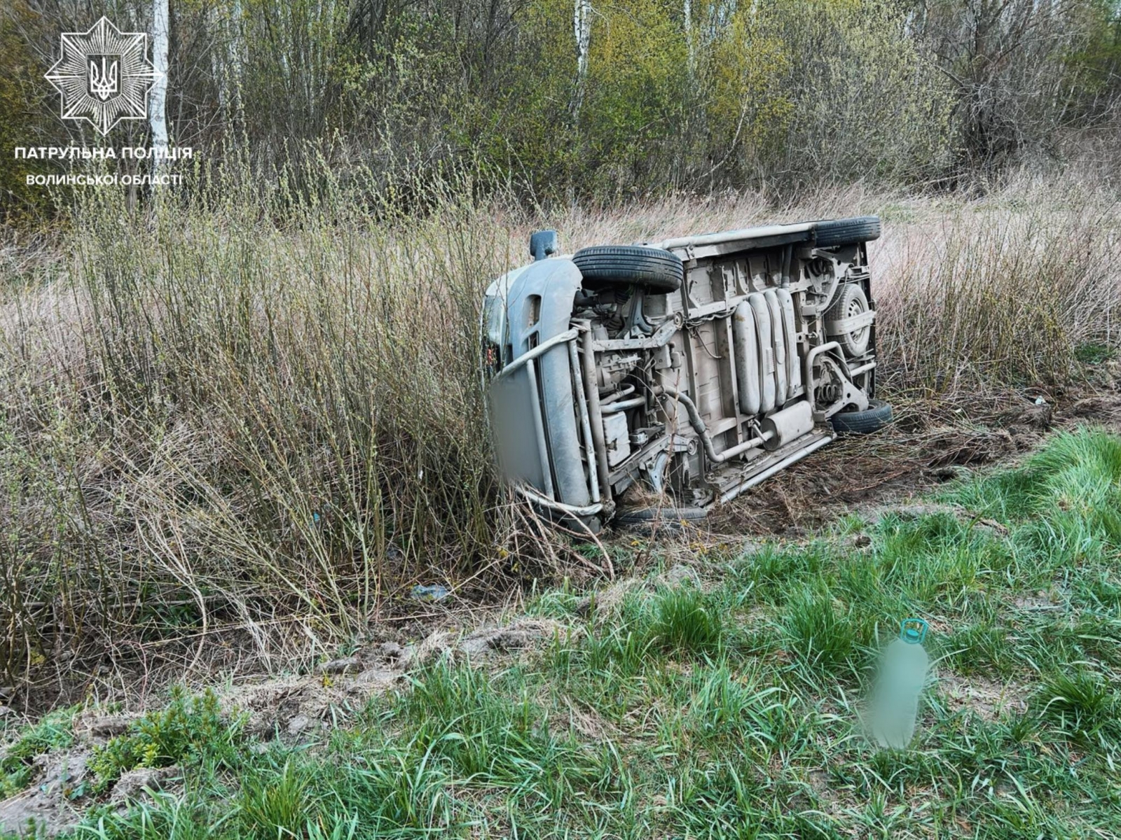 ДТП на волинській автотрасі: перекинута автівка та одна постраждала (ФОТО)