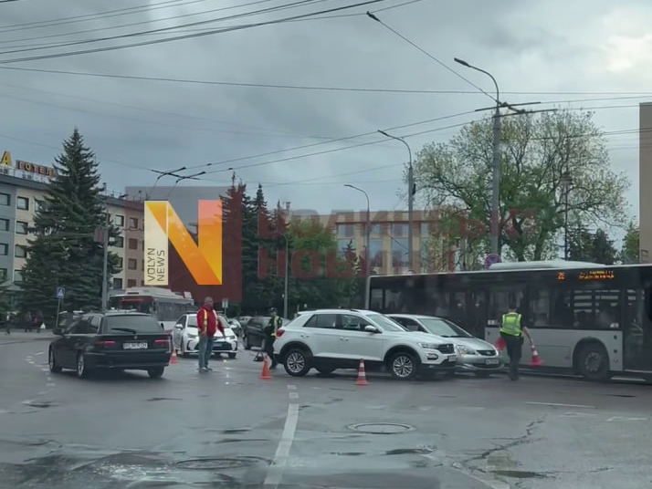 ДТП у центрі Луцька: рух ускладнений (ВІДЕО)