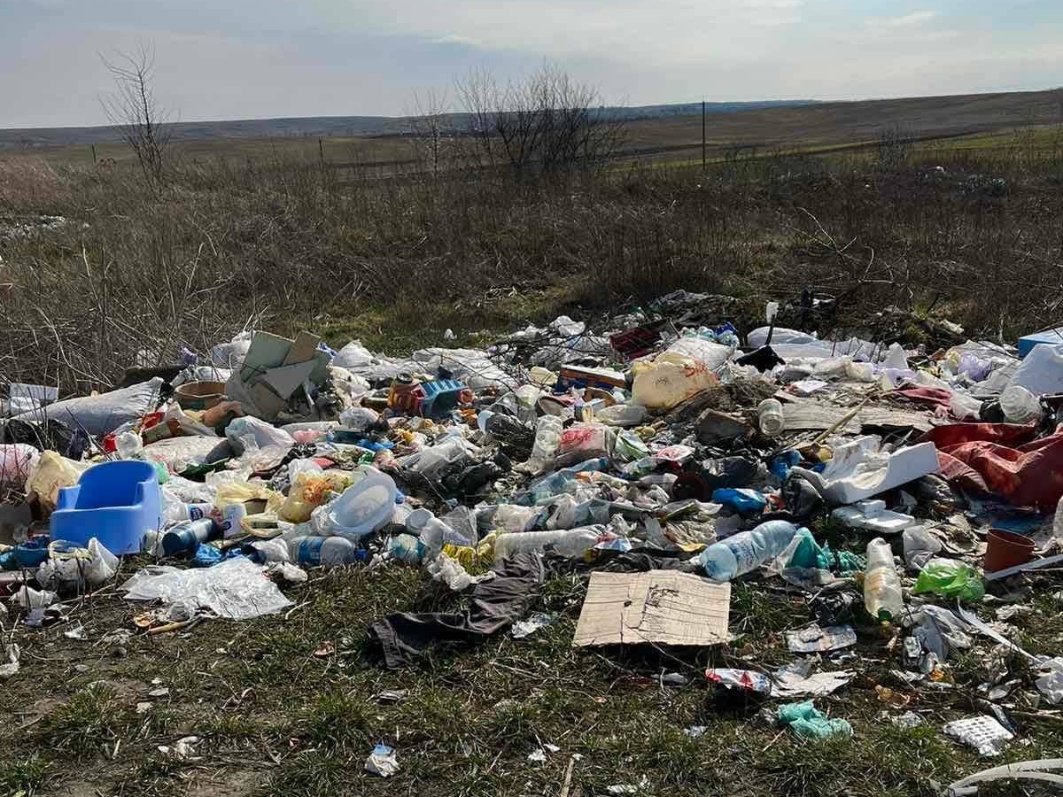 На Волині мешканці громади влаштували сміттєзвалище посеред людських городів (ФОТО, …