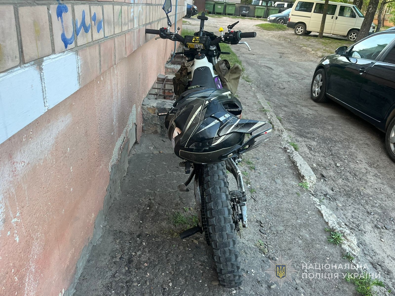 На Волині мотоцикліст в'їхав у автівку (ФОТО)