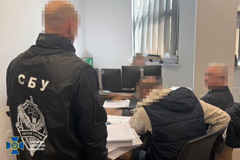 На Львівщині викрили трьох лікарів ВЛК, які допомагали ухилянтам виїжджати …