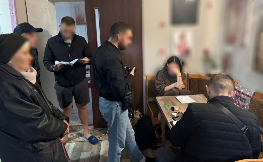 У Львові викрили “салон еротичного масажу”, де експлуатували неповнолітню — …