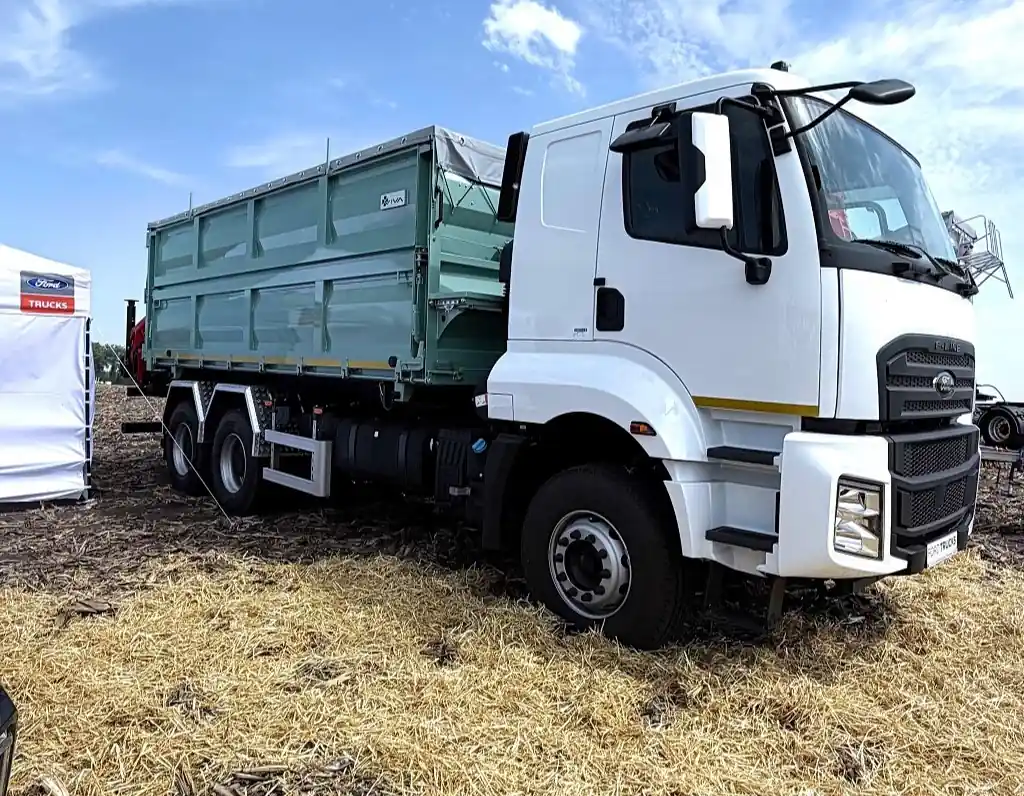 В Україні зробили цікавий зерновоз на шасі Ford Trucks