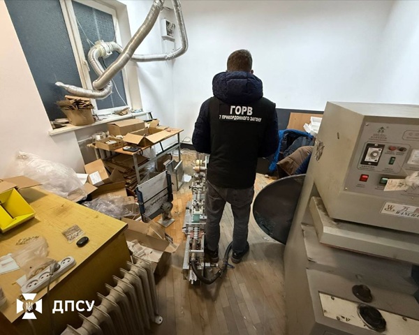 На Львівщині виготовляли батарейки під виглядом відомого бренду для експорту