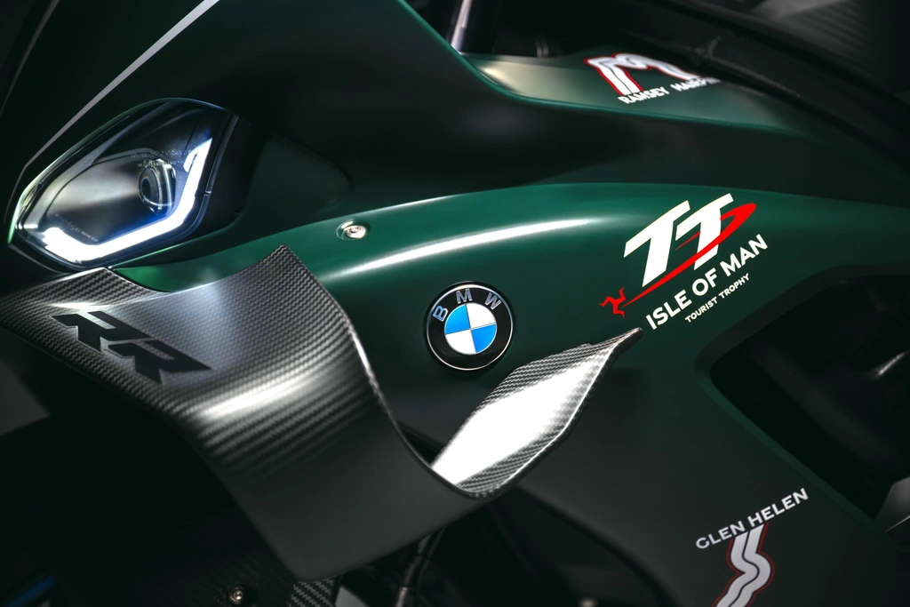 BMW презентувала супербайк на честь легендарної траси у Мені