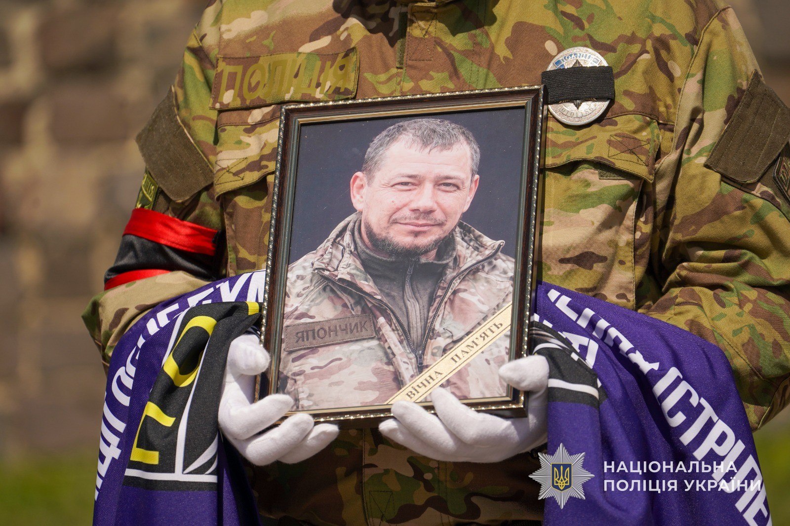 У Сумах попрощалися із поліцейським Михайлом Шовкоплясом, який загинув на …