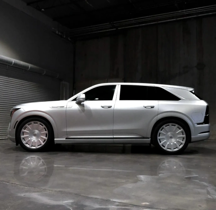 Cadillac Escalade пішов проти тренду і став ще ефектнішим