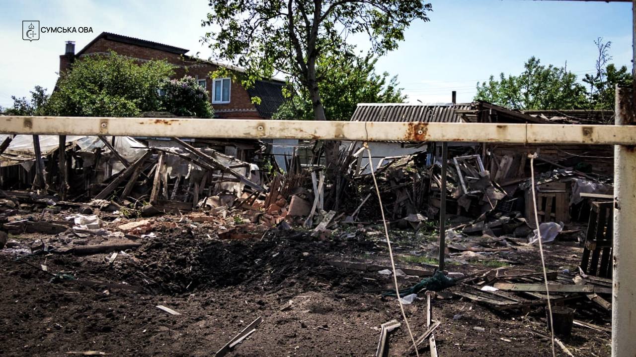 Окупанти обстріляли Суми з артилерії: влучання у житловому секторі та …