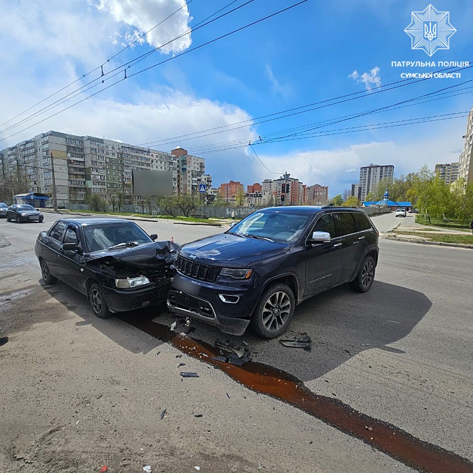 У Сумах водій «джипу» влаштував ДТП із постраждалим