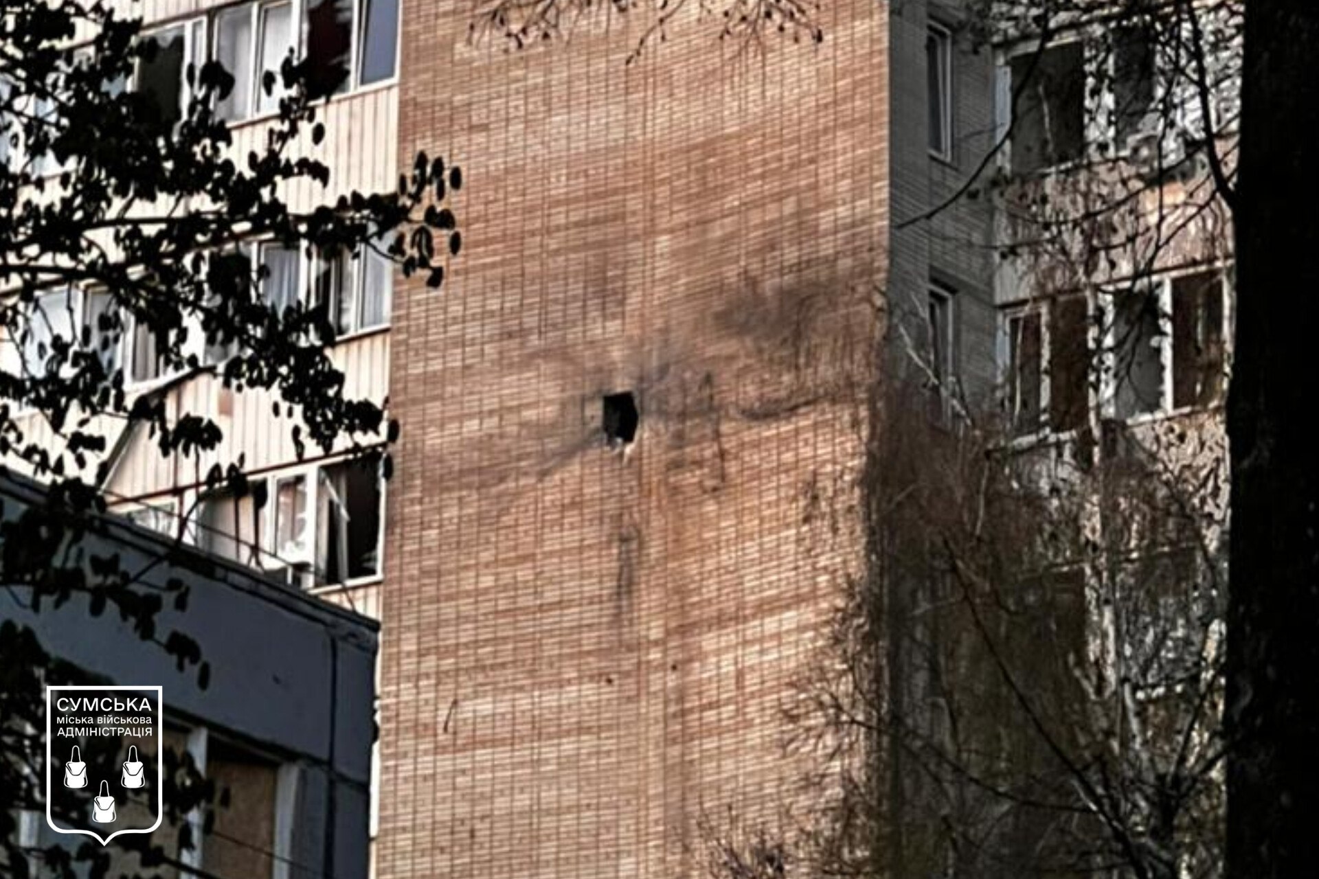 У Сумах через нічні атаки росіян пошкоджено житлові будинки та …