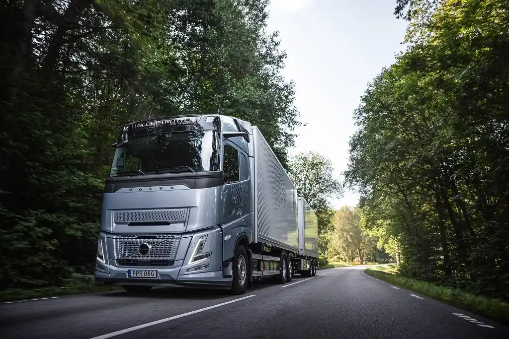 Компанія Volvo Trucks представляє глобальну лінійку екологічних силових агрегатів