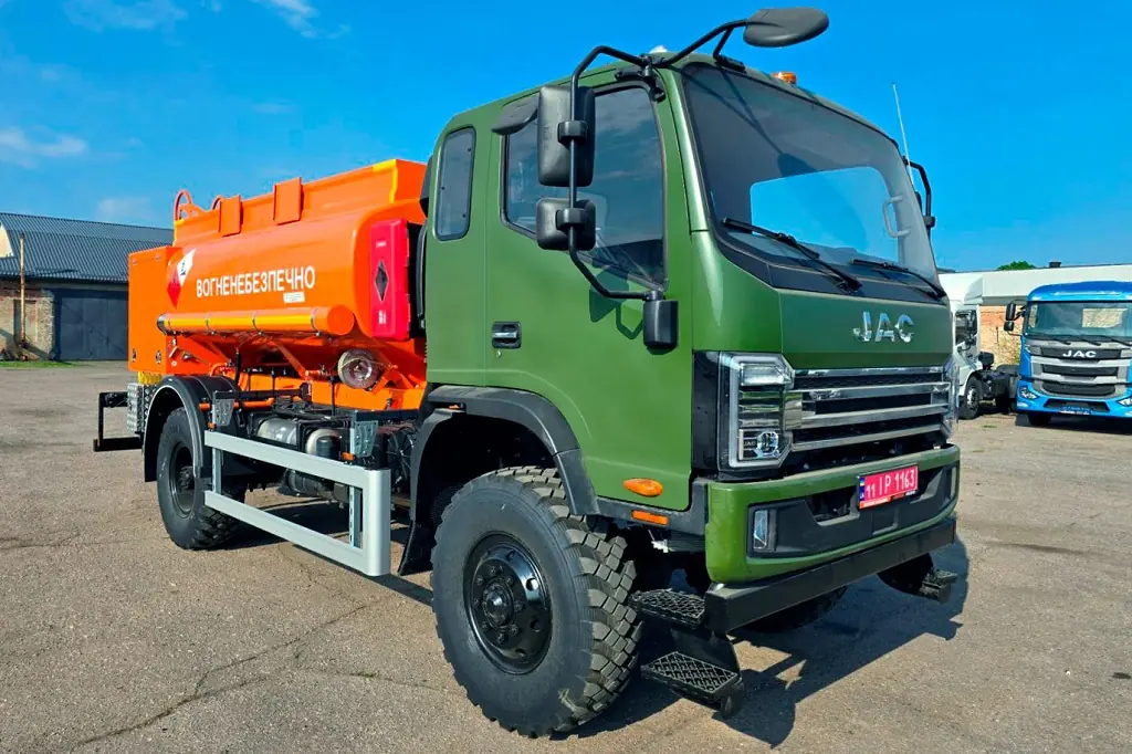 На всюдихідному шасі JAC N120 зробили автопаливозаправник