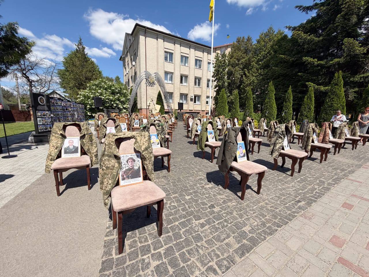 У День Героїв у Яворові провели автопробіг пам’яті полеглих Воїнів
