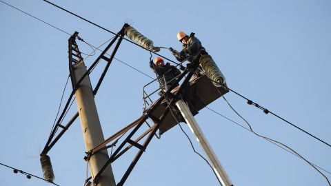У “Львівобленерго” назвали орієнтовний час відновлення світла на Жовківщині