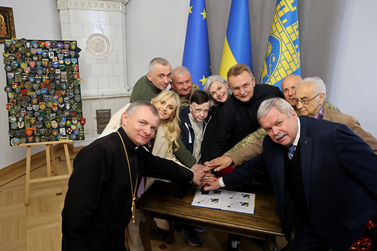 До 770-річчя міста у Львові презентували спеціальну поштову марку: у …