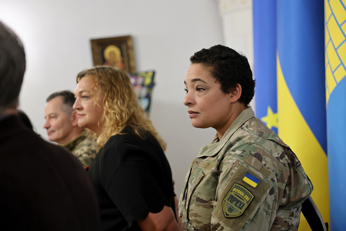 Книги, народжені між вибухами: як військова з Америки пише для українських дітей
