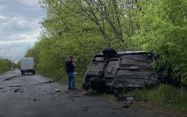 На Охтирщині сталася ДТП із перекиданням: постраждала родина