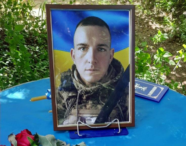 Ямпільська громада попрощалася із захисником Віктором Ніколаєнком