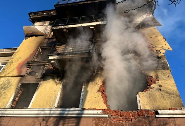 Уночі російські війська атакували Шосткинську громаду ракетою та БпЛА: є …