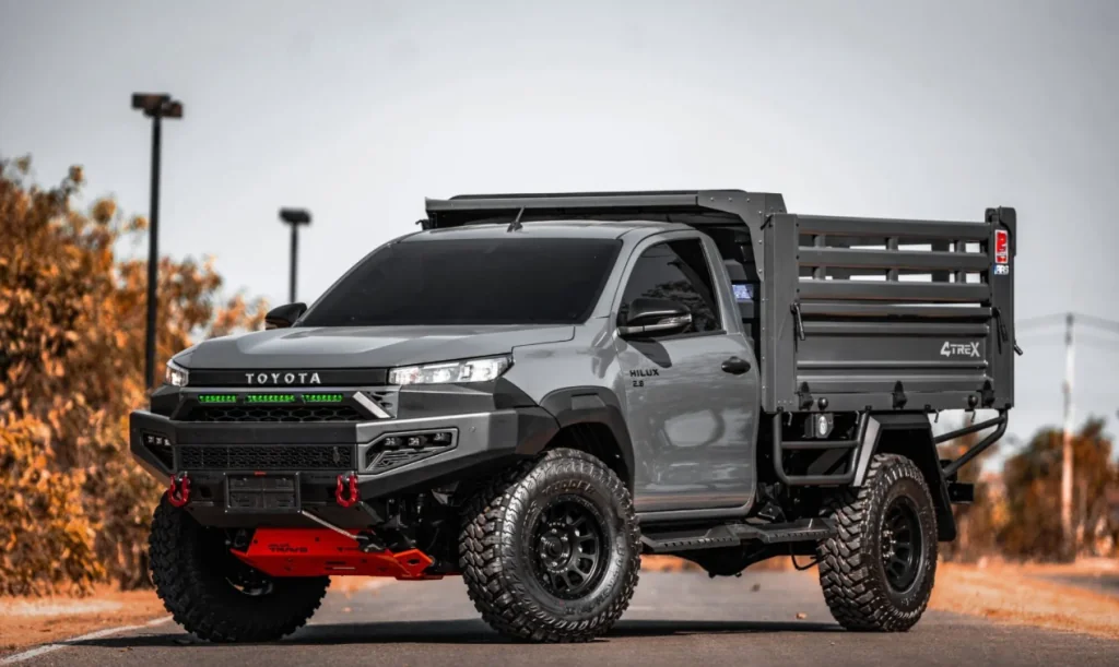 Toyota Hilux Travo: легендарний пікап перетворили на самоскид вантажопідйомністю до …