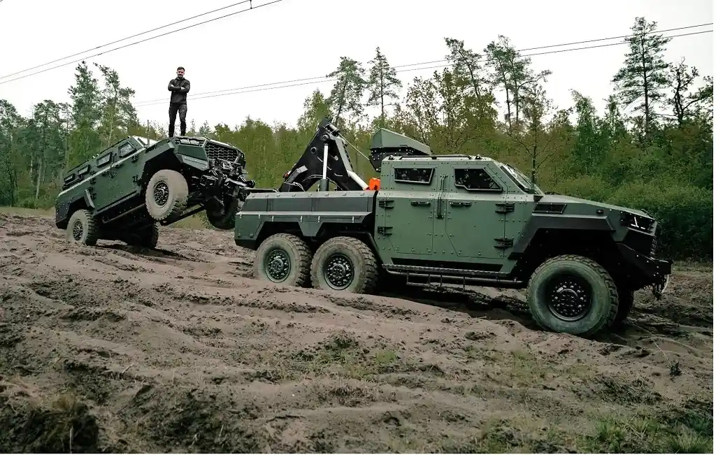 В Україні створили потужний евакуатор для бронетехніки