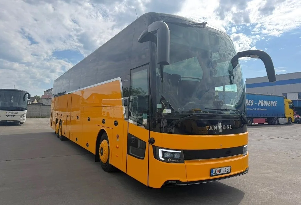 В Україну прибули люксові автобуси Van Hool