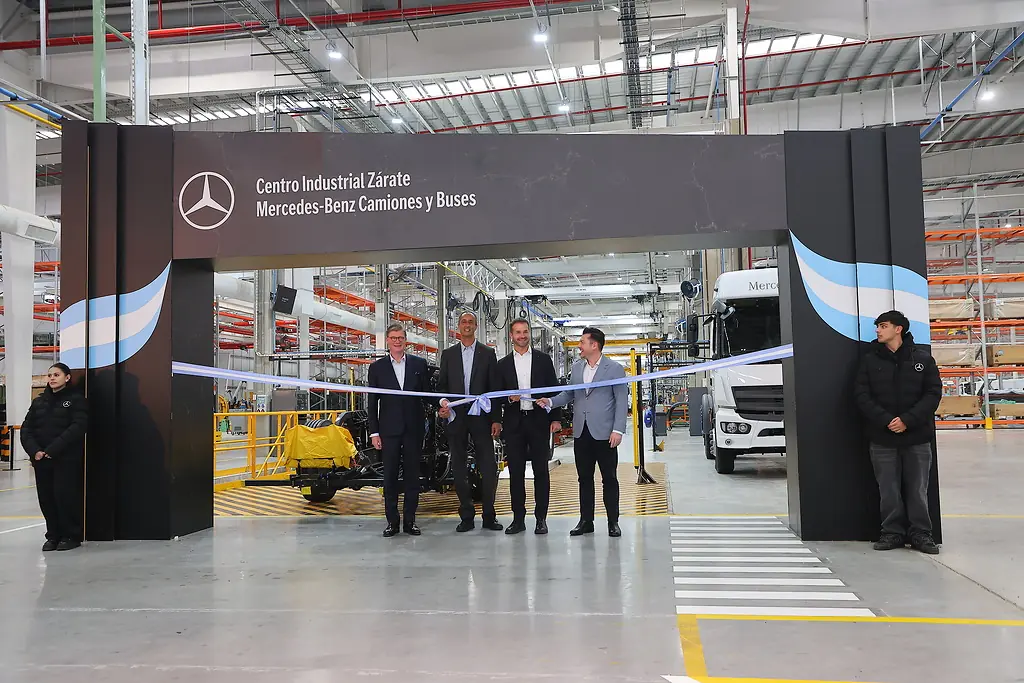 Відкрито новий завод з випуску вантажівок та автобусів Mercedes-Benz